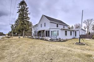 Gallery image of Spacious Sheboygan Home with Grill and Fire Pit! in Sheboygan