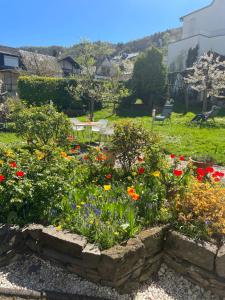 Ein Garten an der Unterkunft Weingut Gästehaus Bach