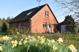 Κήπος έξω από το Ferienhaus mit Garten in Nordseenähe