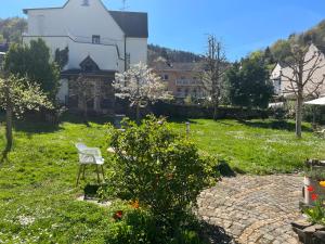Ein Garten an der Unterkunft Weingut Gästehaus Bach