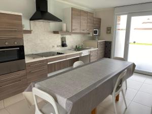 Virtuvė arba virtuvėlė apgyvendinimo įstaigoje LE DOMAINE DES SAULES