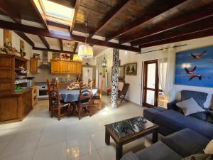 A kitchen or kitchenette at Almendro