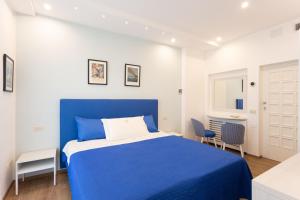 A bed or beds in a room at TOFANI APARTMENT - luminoso con terrazzo panoramico
