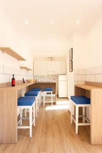 A kitchen or kitchenette at TOFANI APARTMENT - luminoso con terrazzo panoramico