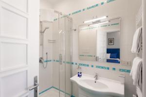 A bathroom at TOFANI APARTMENT - luminoso con terrazzo panoramico