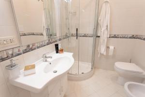 A bathroom at TOFANI APARTMENT - luminoso con terrazzo panoramico