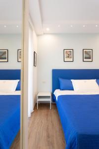 A bed or beds in a room at TOFANI APARTMENT - luminoso con terrazzo panoramico