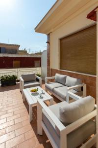 A seating area at TOFANI APARTMENT - luminoso con terrazzo panoramico
