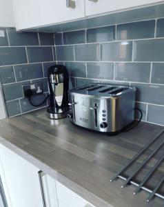 a slow cooker on a counter in a kitchen at The Stone House II in Nottingham