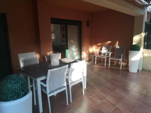 a dining room with a table and chairs at Javea: Apartment/ flat - Jávea in Jávea