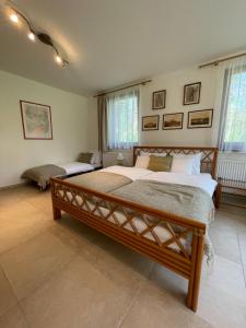 Posteľ alebo postele v izbe v ubytovaní Kersko Apartments
