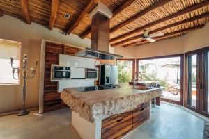 Kuchyň nebo kuchyňský kout v ubytování Casa Punta Coco & Beach Club