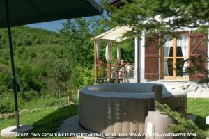 A garden outside La casetta di Kamma & Niels a Montenotte
