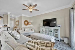 Μια τηλεόραση ή/και κέντρο ψυχαγωγίας στο Sandpiper Cove 4114