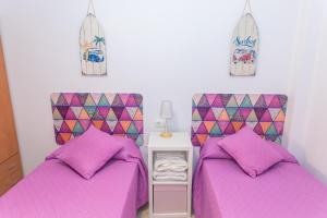 A bed or beds in a room at Duplex Sereno 6 - Piscina, Garaje, Jardín y Playa