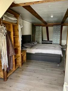 ヴォルにあるSviit Nr. 7 Apartmentのベッドルーム ベッド1台付