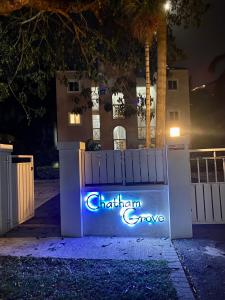 Znak, który czyta wodza curry przed budynkiem w obiekcie La Calma - Chatham Grove, Unit 2 w mieście Montego Bay