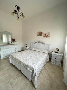 A bed or beds in a room at Masseria Paglieroni
