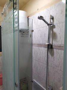 A bathroom at sporting sea view two bedroom appartement