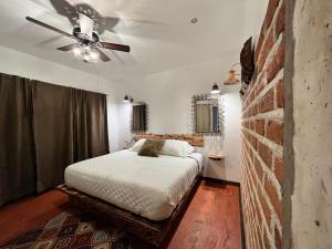 a bedroom with a bed and a ceiling fan at Rincón del Corazón in Valle de Guadalupe