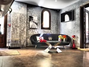 Posedenie v ubytovaní Adelphi Boutique Hotel
