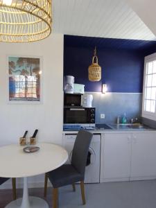 Kuchyň nebo kuchyňský kout v ubytování Appartement 2 pièces proche du centre ville + 7 fotografií