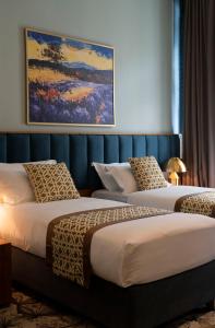 Postel nebo postele na pokoji v ubytování Grand Opera Hotel