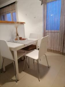 Gallery image of Cabana La Câmpe in Cîmpeneşti