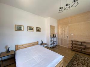 Postel nebo postele na pokoji v ubytování Urokliwy Apartament