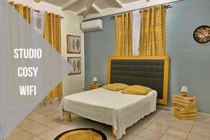 Postel nebo postele na pokoji v ubytování Lodge Sopraia Jardin-spacieux- Jacuzzi- Proche aéroport