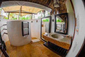 a bathroom with a tub and a sink at Viajero Tayrona Hostel & Ecohabs in Buritaca