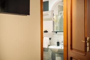 A bathroom at Villetta Bianca Pisticci-Matera