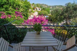 A balcony or terrace at Yiannas Studio