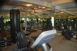 Fitnesscenter och/eller fitnessfaciliteter på apartment capitol park salemba (studio room) T-40