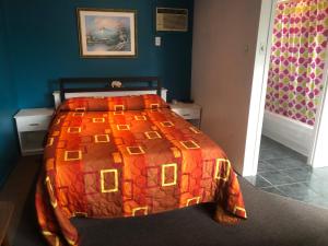 Llit o llits en una habitació de Motel Le Voyageur
