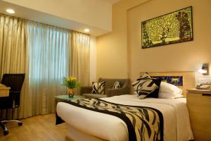 Voodi või voodid majutusasutuse Lemon Tree Hotel, Udyog Vihar, Gurugram toas