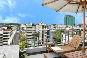 Ein allgemeiner Blick auf Yangon oder ein Stadtblick von des Hotels aus