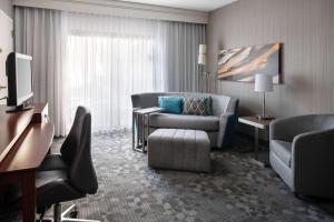 Ruang duduk di Sonesta Select Phoenix Camelback