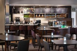 Lounge atau bar di Sonesta Select Phoenix Camelback