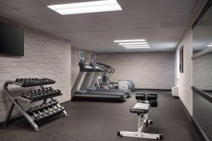 Pusat kecergasan dan/atau kemudahan kecergasan di Sonesta Select Phoenix Camelback