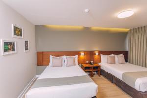 Giường trong phòng chung tại Saska Boutique Hotel