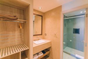 Phòng tắm tại Saska Boutique Hotel