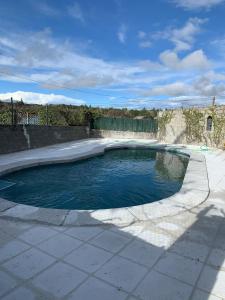 Piscina de la sau aproape de Casa rural Braulio