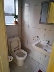 Ένα μπάνιο στο 24 Wrench Glenlilly Parow