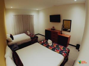 Giường trong phòng chung tại Hotel Costa Pacifica