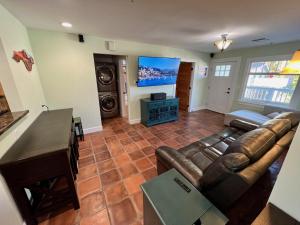 Gallery image of Catalina Three Bedroom Home With Hot Tub And Golf Cart in Avalon