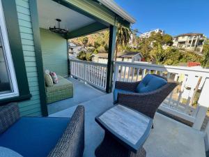 En balkon eller terrasse på Catalina Three Bedroom Home With Hot Tub And Golf Cart