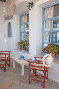 a room with two benches and a table and windows at Barbaras in Naousa