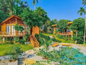 a house with a garden and a resort at LITTLE BEE HOUSE in Trại Vang