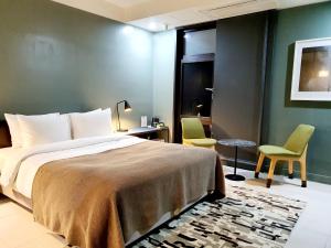 Ένα ή περισσότερα κρεβάτια σε δωμάτιο στο JS Boutique Hotel